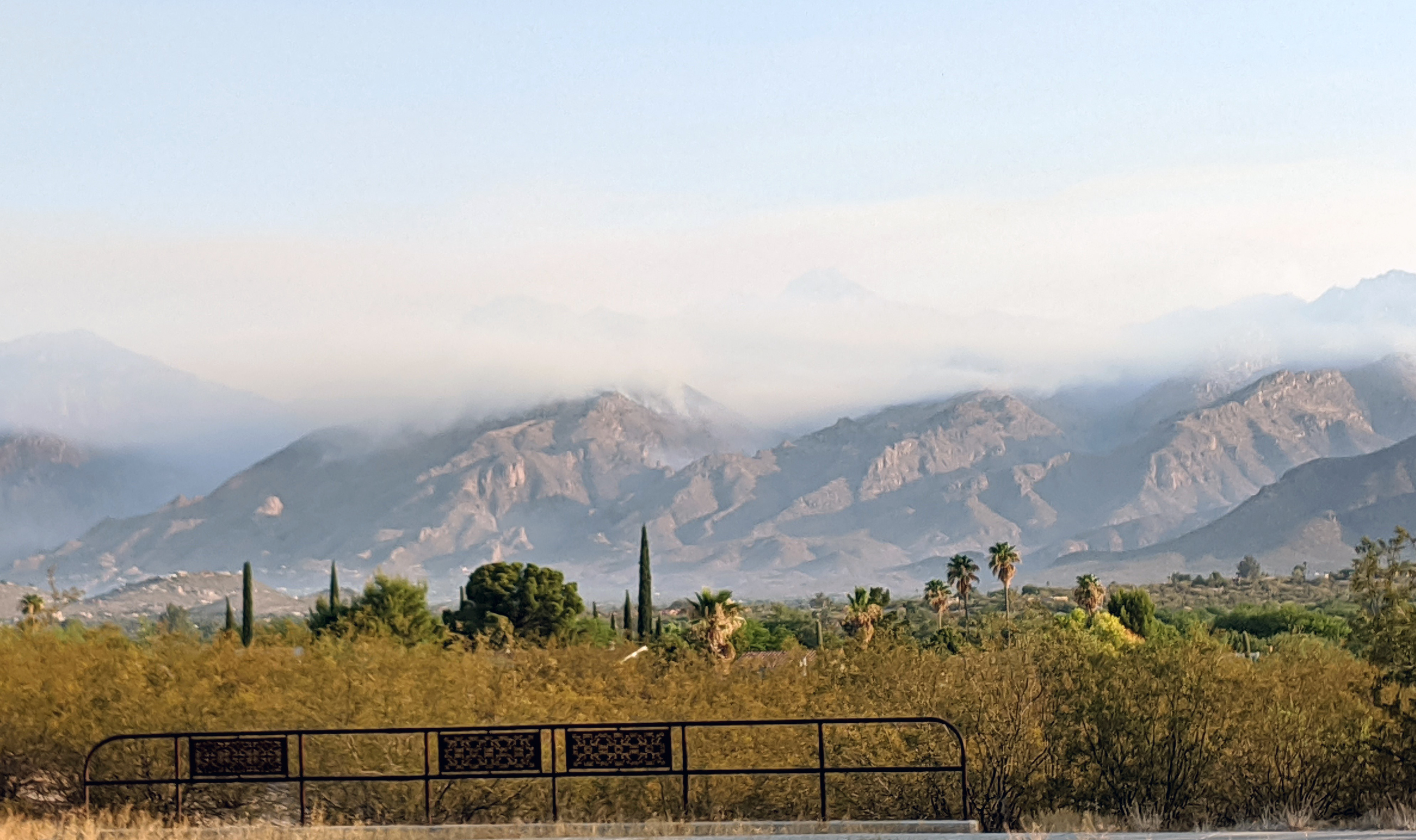 Bighorn Fire smoking the Catalina mtns.
